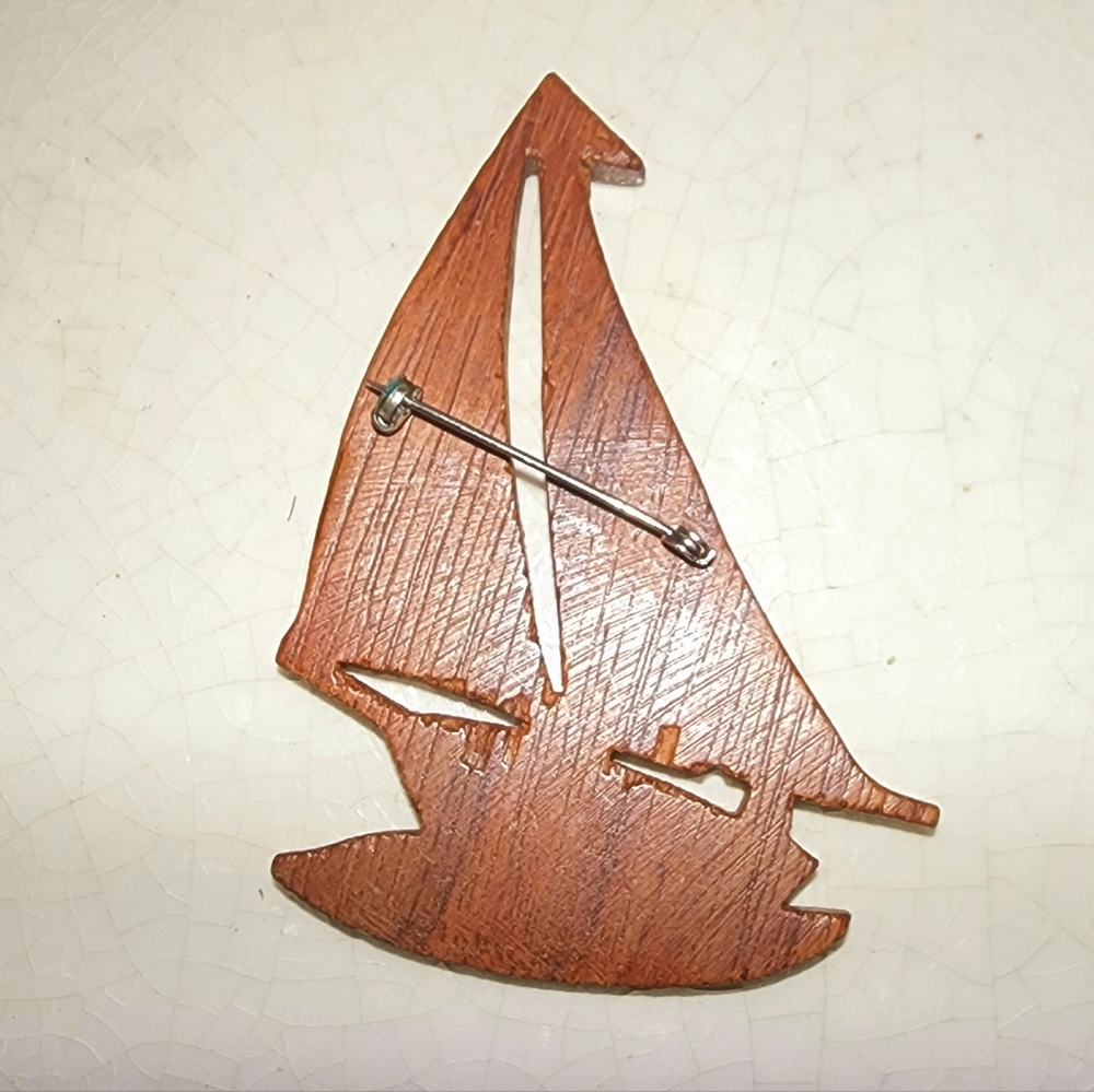 Large Brown Wooden sailboat brooch, Nautical, - Picture 5 of 5